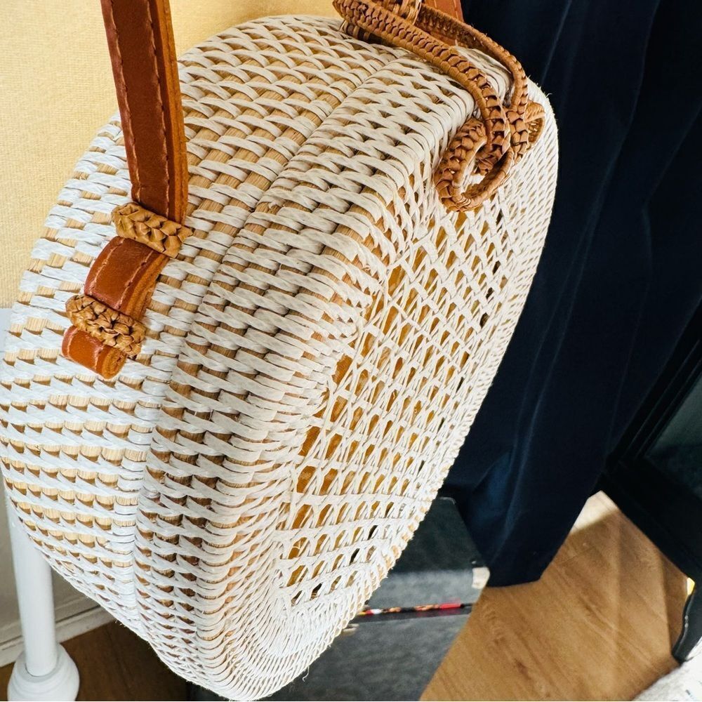ANTHROPOLOGIE‎ Rattan Circle Crossbody Bag, White/Cream/Brown, Classic Chic - Picture 8 of 17
